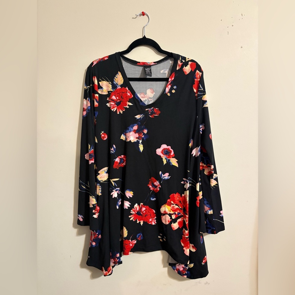 Lildy Women’s L/XL black Floral Long Belle Sleeve Handkerchief Hem Tunic top